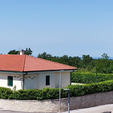 Tonis Appartement Buje Buitenkant foto